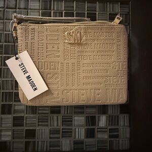 🥵 🔥 STEVE MADDEN Wristlet/Pouch. Beautiful Embossed Leather. NWT